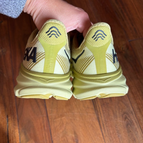 HOKA Clifton 9 Running Shoe Golden Lichen Celery Root 8 - Picture 8 of 12